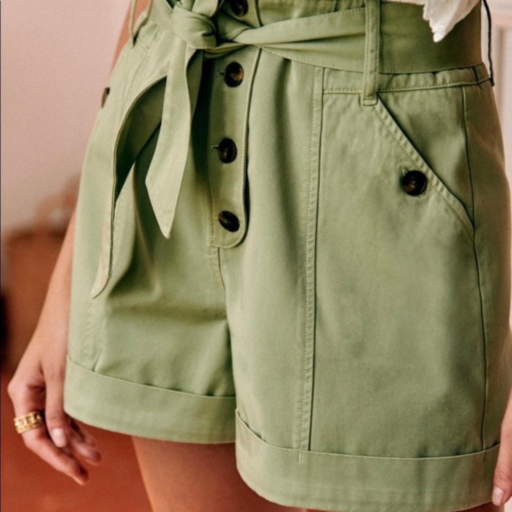 ISO sezane Marcus shorts Size 6/8 (38/40)